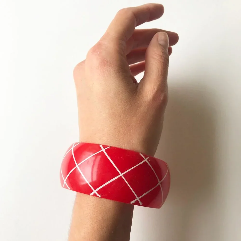Vtg Red & White Bangle Bracelet - Picture 1 of 4
